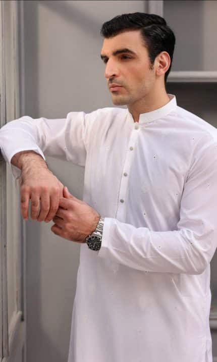 Premium white kurta for men in breathable fabric