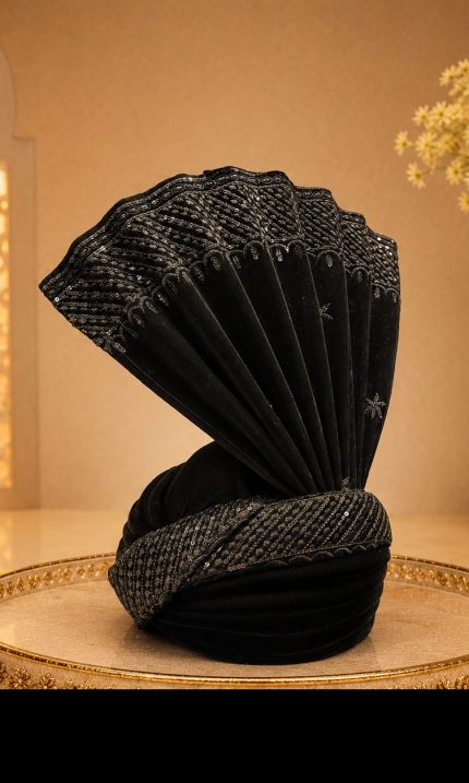 Make your wedding look unforgettable with this Luxury Black Velvet Groom Turban, crafted for modern grooms who appreciate timeless elegance